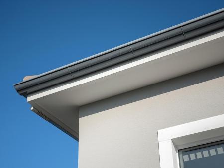 Sztukateria styropianowa a odporność na uderzenia